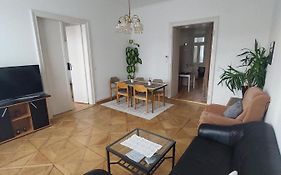 Gerald'S Apartment 12